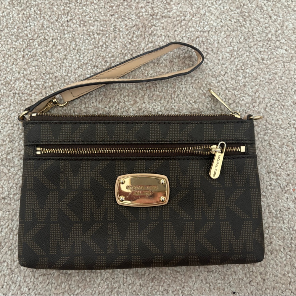Cute Michael Kors  Jet Set Charm